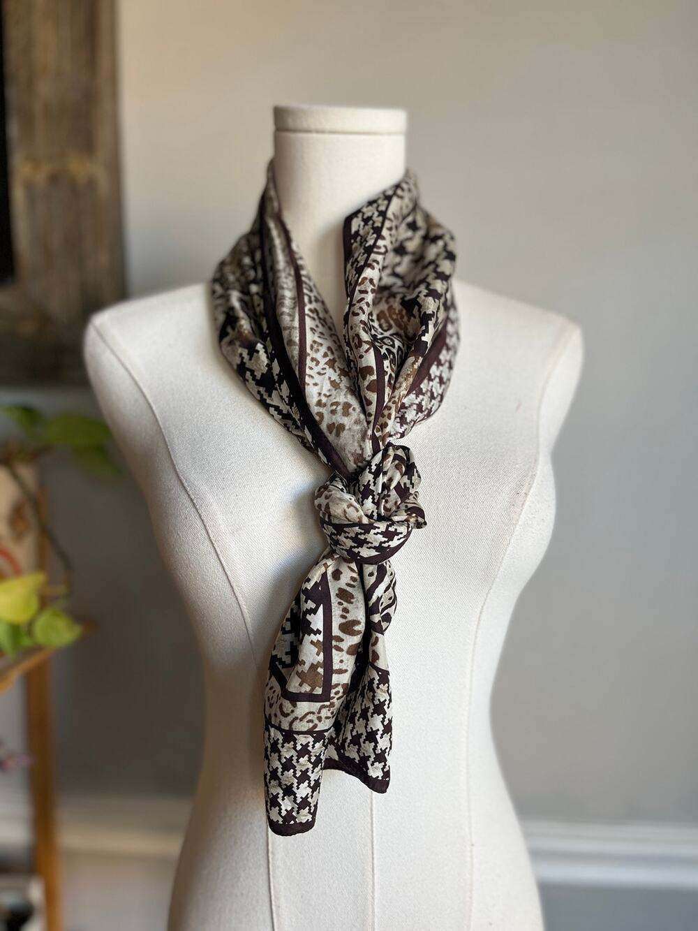 Vintage Y2K Silk Animal Print Scarf Houndstooth Oscar de la Renta
